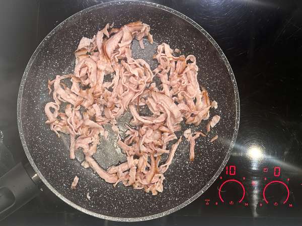 Quiche fără aluat cu ciuperci, bacon și brânză cottage - Preparare etapa 1