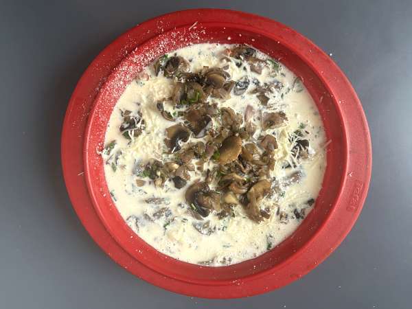 Quiche fără aluat cu ciuperci, bacon și brânză cottage - Preparare etapa 7