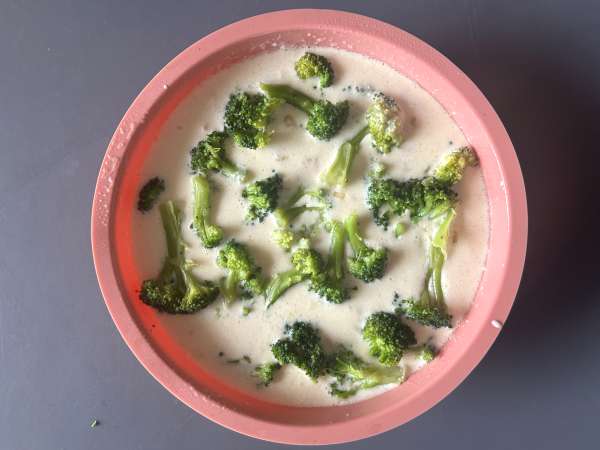 Quiche fără aluat cu broccoli, pancetta și brânză cottage - Preparare etapa 5