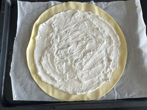 Tartă cu pere, gorgonzola și nuci - Preparare etapa 5