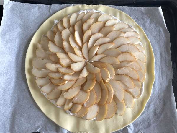 Tartă cu pere, gorgonzola și nuci - Preparare etapa 6