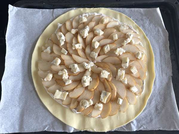 Tartă cu pere, gorgonzola și nuci - Preparare etapa 7