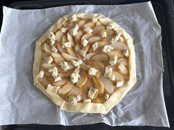 Tartă cu pere, gorgonzola și nuci - Preparare etapa 8
