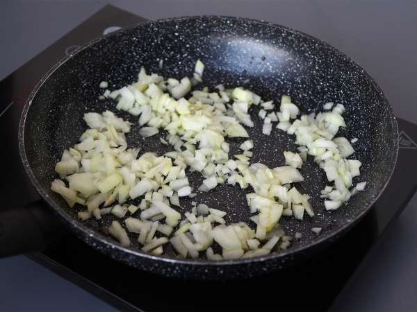 Lasagna cu sos bolognese la tigaie - Preparare etapa 1