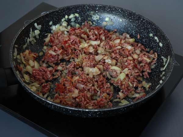 Lasagna cu sos bolognese la tigaie - Preparare etapa 2