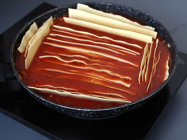 Lasagna cu sos bolognese la tigaie - Preparare etapa 4