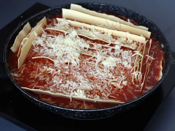 Lasagna cu sos bolognese la tigaie - Preparare etapa 5