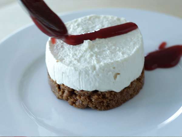 Cheesecake-uri fără coacere - Preparare etapa 7