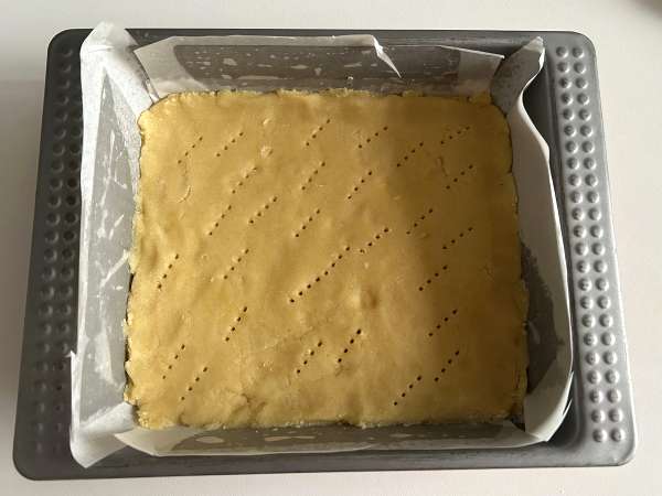 Szarlotka: plăcintă poloneză cu mere și crustă crocantă - Preparare etapa 9