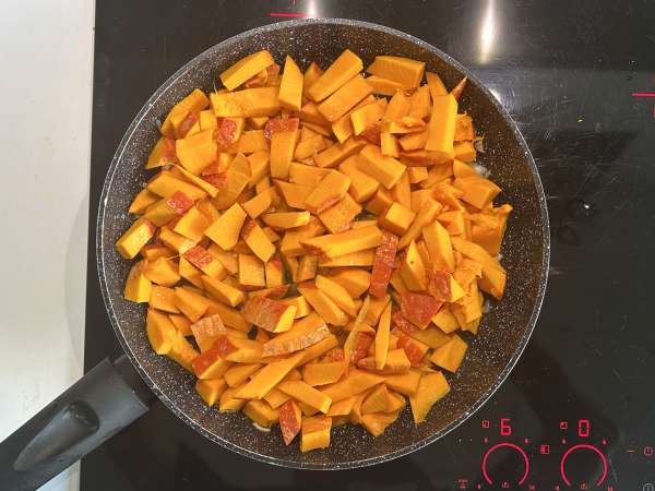 Ștrudel cu dovleac potimarron și brânză feta: o rețetă ușoară și crocantă - Preparare etapa 3