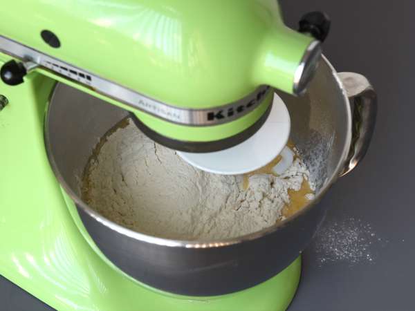 Pâine brioșă în formă de fulg, cu brie fondant - Preparare etapa 3
