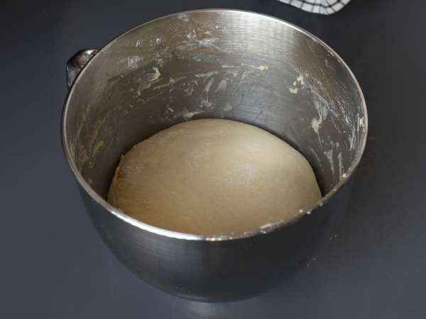 Pâine brioșă în formă de fulg, cu brie fondant - Preparare etapa 7