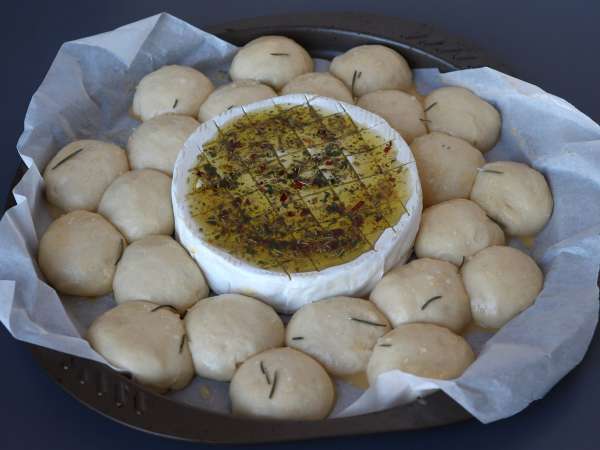 Pâine brioșă în formă de fulg, cu brie fondant - Preparare etapa 14