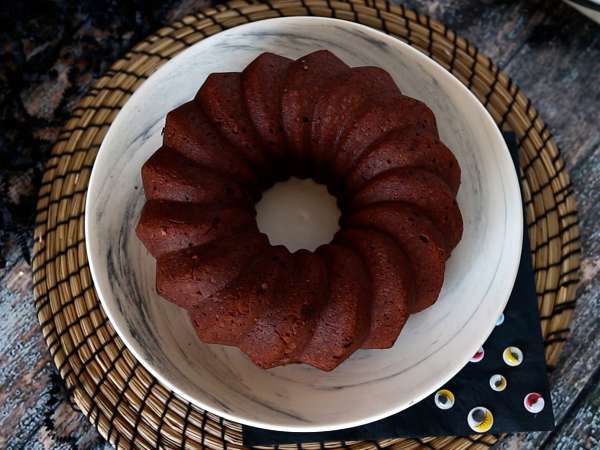 Prăjitură Bundt de Halloween cu glazură - diabolic de delicioasă - Preparare etapa 6