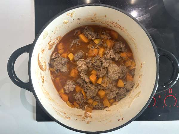 Mâncare într-o singură oală cu dovleac și carne tocată: cremoasă și reconfortantă - Preparare etapa 4