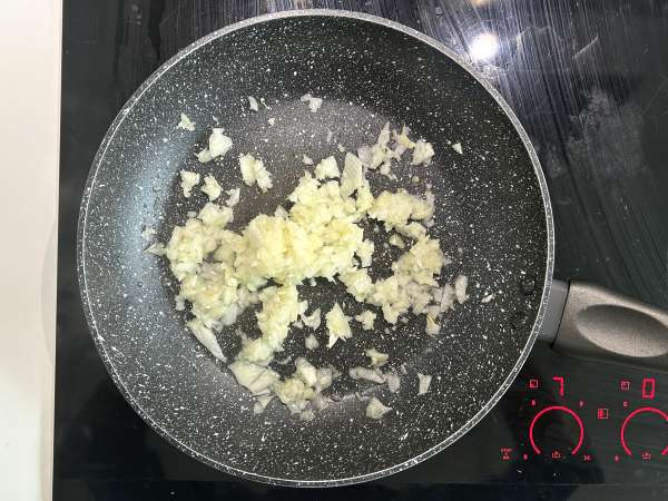 Rulouri vegetariene de varză cu ciuperci, orez și miso-alternativa la sarmalele de post - Preparare etapa 3