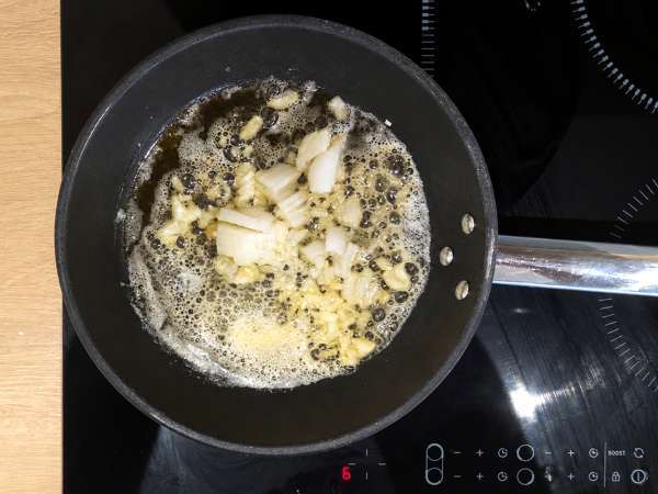 Paste cu ciuperci shimeji și ciuperci brune, cu sos cremos - Preparare etapa 2