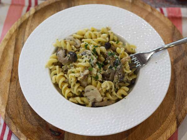 Paste cu ciuperci shimeji și ciuperci brune, cu sos cremos - Preparare etapa 8
