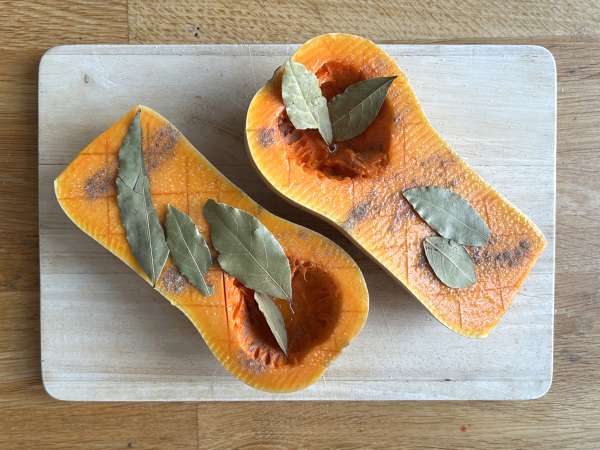 Dovleac butternut umplut cu linte și halloumi - Preparare etapa 2