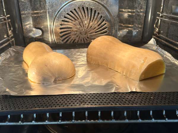 Dovleac butternut umplut cu linte și halloumi - Preparare etapa 3