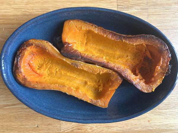 Dovleac butternut umplut cu linte și halloumi - Preparare etapa 9