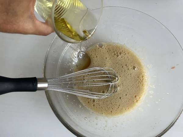 Prăjitură cu morcovi și nuci, pufoasă și umedă - Preparare etapa 3