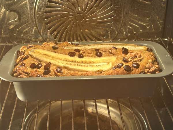 Chec vegan cu banane, miso, nuci și ciocolată - Preparare etapa 9