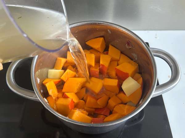Supă germană de dovleac (Kürbissuppe), cremoasă și reconfortantă - Preparare etapa 5