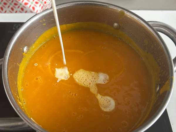 Supă germană de dovleac (Kürbissuppe), cremoasă și reconfortantă - Preparare etapa 8