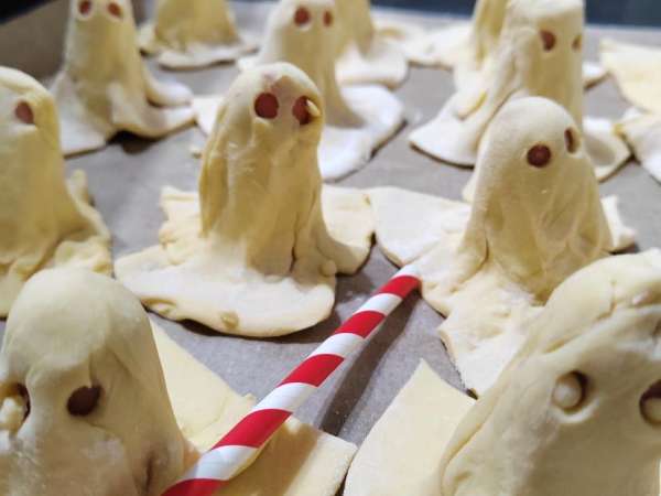 Fantome in aluat - înfricoșător de simplu și delicios - Preparare etapa 3