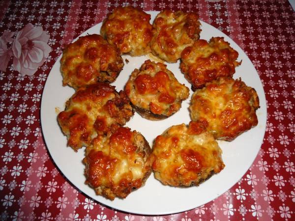 Ciuperci umplute cu carne de pui - Preparare etapa 5