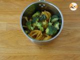 Etapa 1 - One pot pasta - Tagliatelle cu somon si broccoli