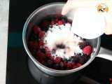 Etapa 5 - Cheesecake cu lapte condensat indulcit si gem de fructe rosii