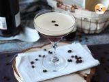 Etapa 5 - Espresso Martini, cocktailul perfect pentru iubitorii de cafea ​
