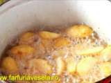 Etapa 2 - Cartofi noi cu marar la ceaun (reteta video)