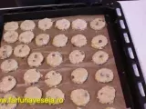 Etapa 3 - Biscuiti de casa cu fulgi de ovaz si stafide (reteta video)
