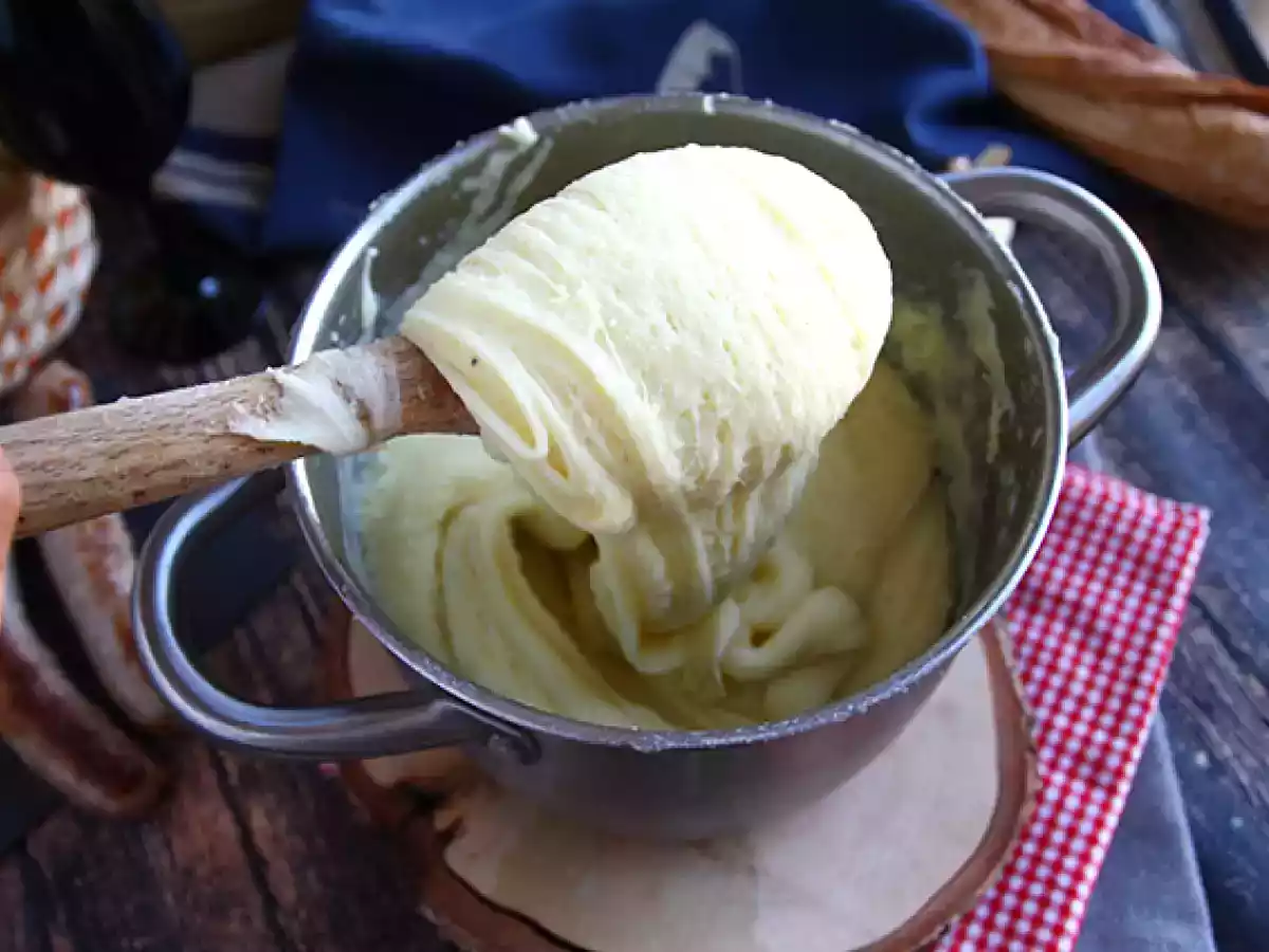 Aligot - piure de cartofi cu branza - poza 4