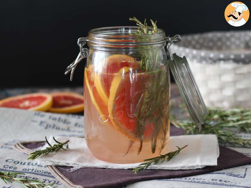 Apă aromată cu grapefruit și rozmarin: bautură detox de vară, fără adaos de zahăr!, poza 1