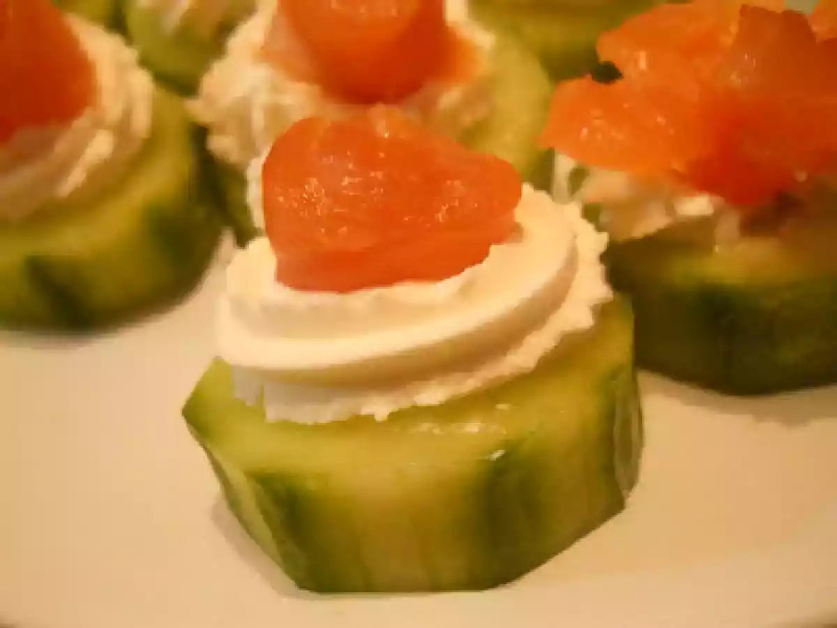 Aperitiv cu crema de branza si somon