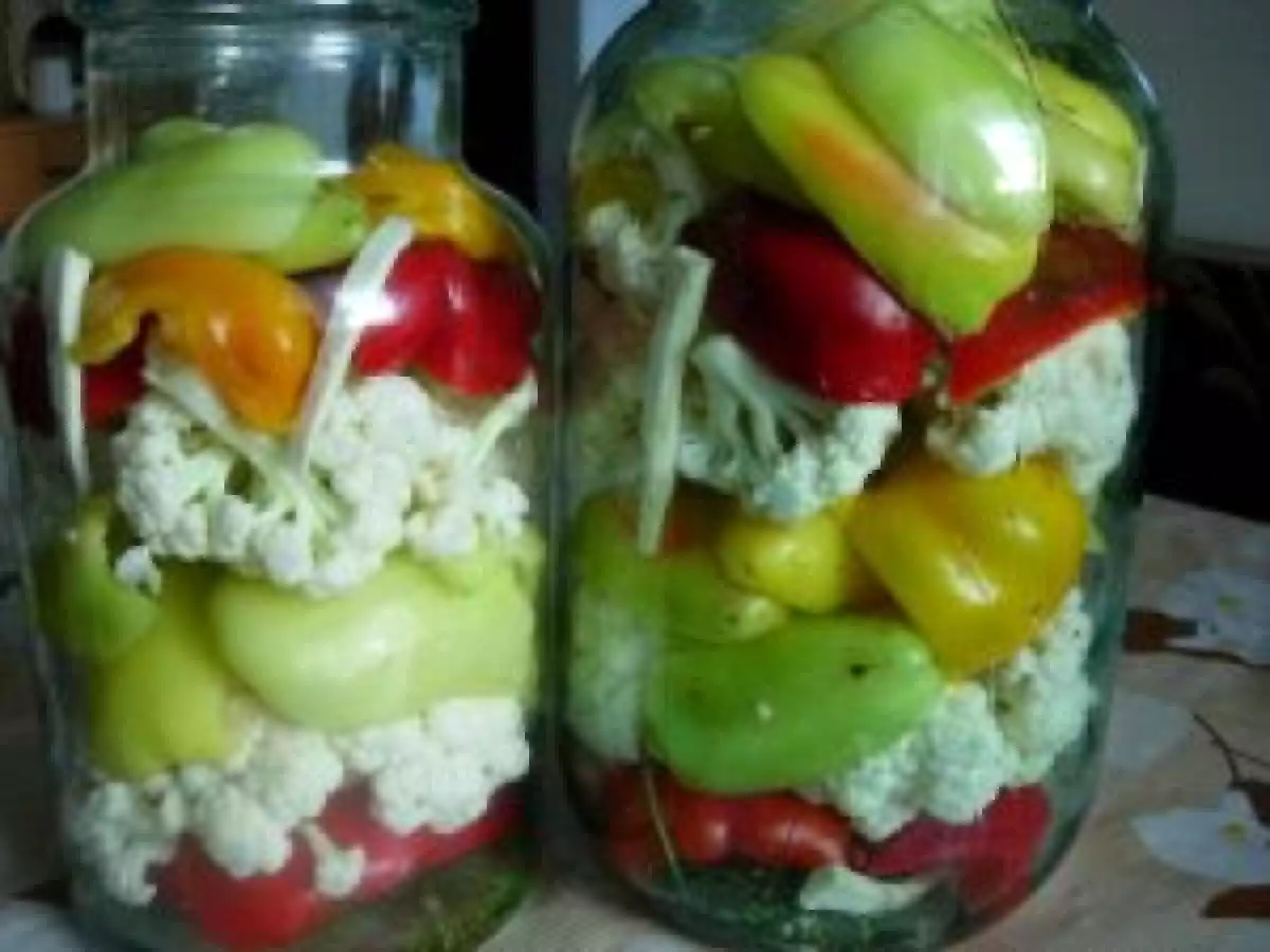 Ardei gras si conopida la borcan - poza 2