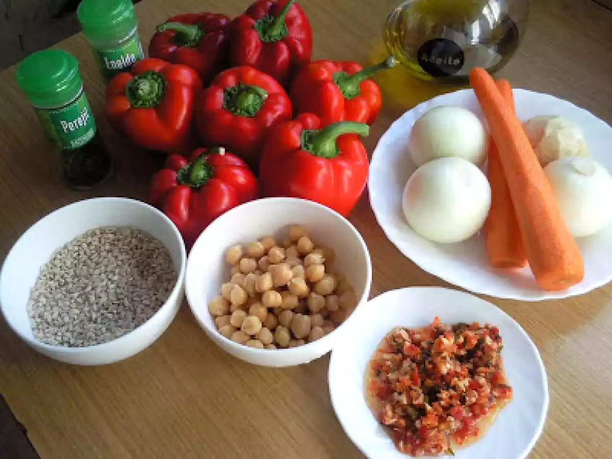 ARDEI UMPLUT CU OREZ SI NAUT /PIMIENTO RELLENO CON ARROZ Y GARBANZO