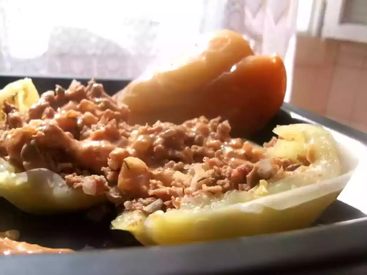 Ardei umpluti cu carne si sos de smantana