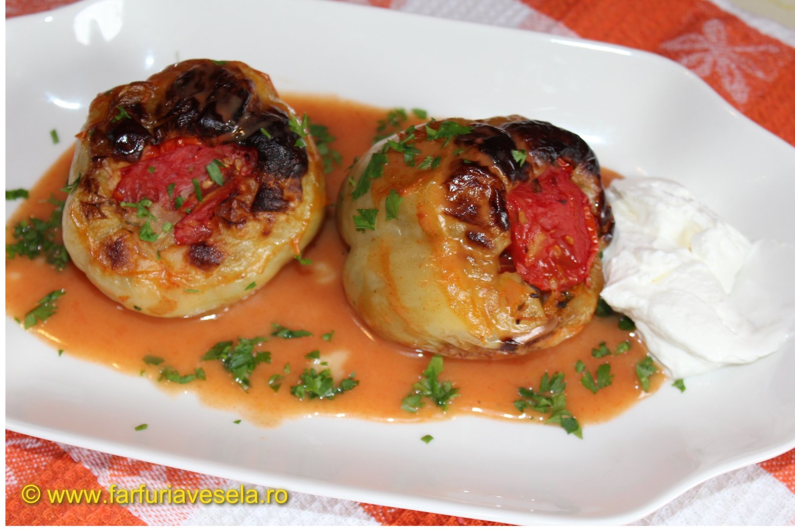 Ardei umpluti cu orez si legume (reteta video) Rețetă Petitchef