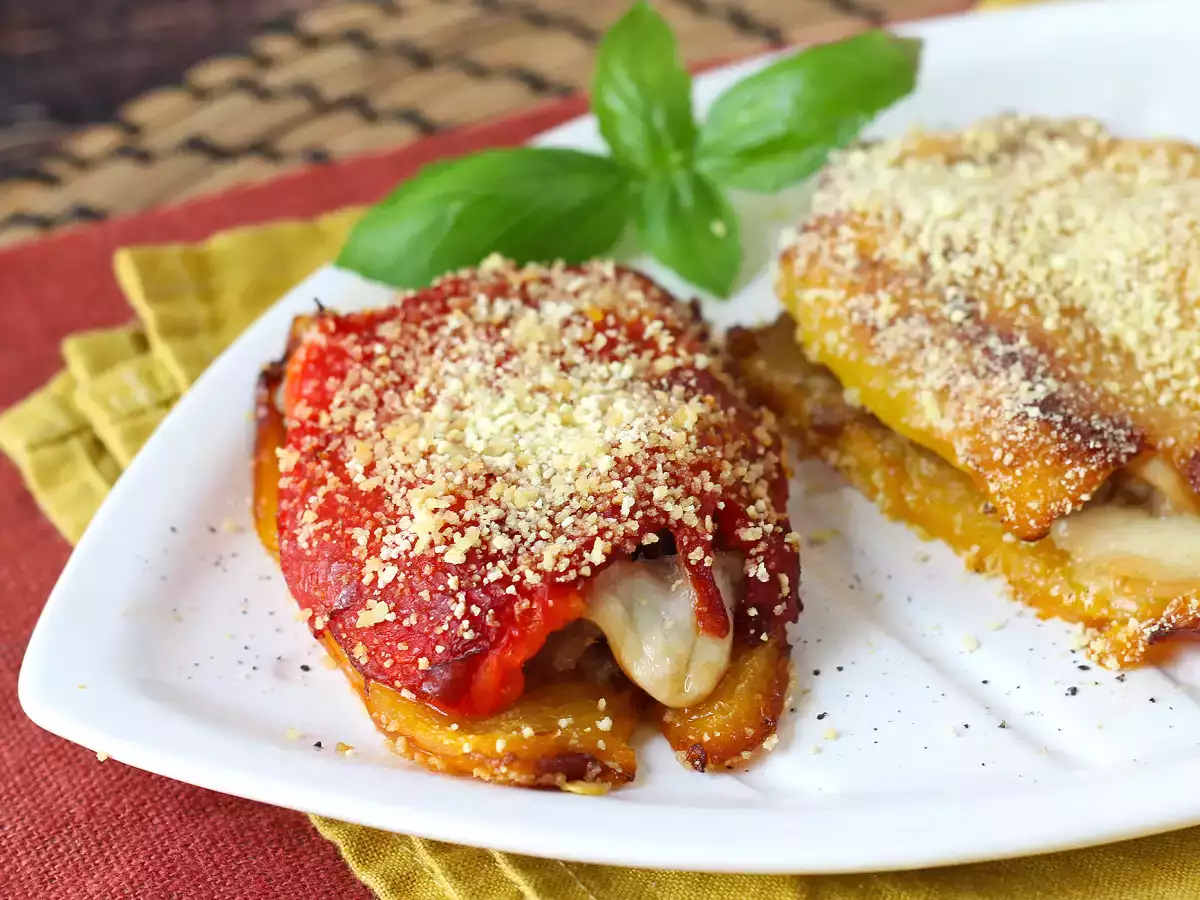 Ardei umpluți și gratinați în friteuza cu aer cald, cu cârnați și brânză scamorza - poza 2