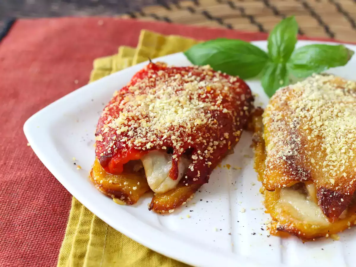 Ardei umpluți și gratinați în friteuza cu aer cald, cu cârnați și brânză scamorza - poza 4