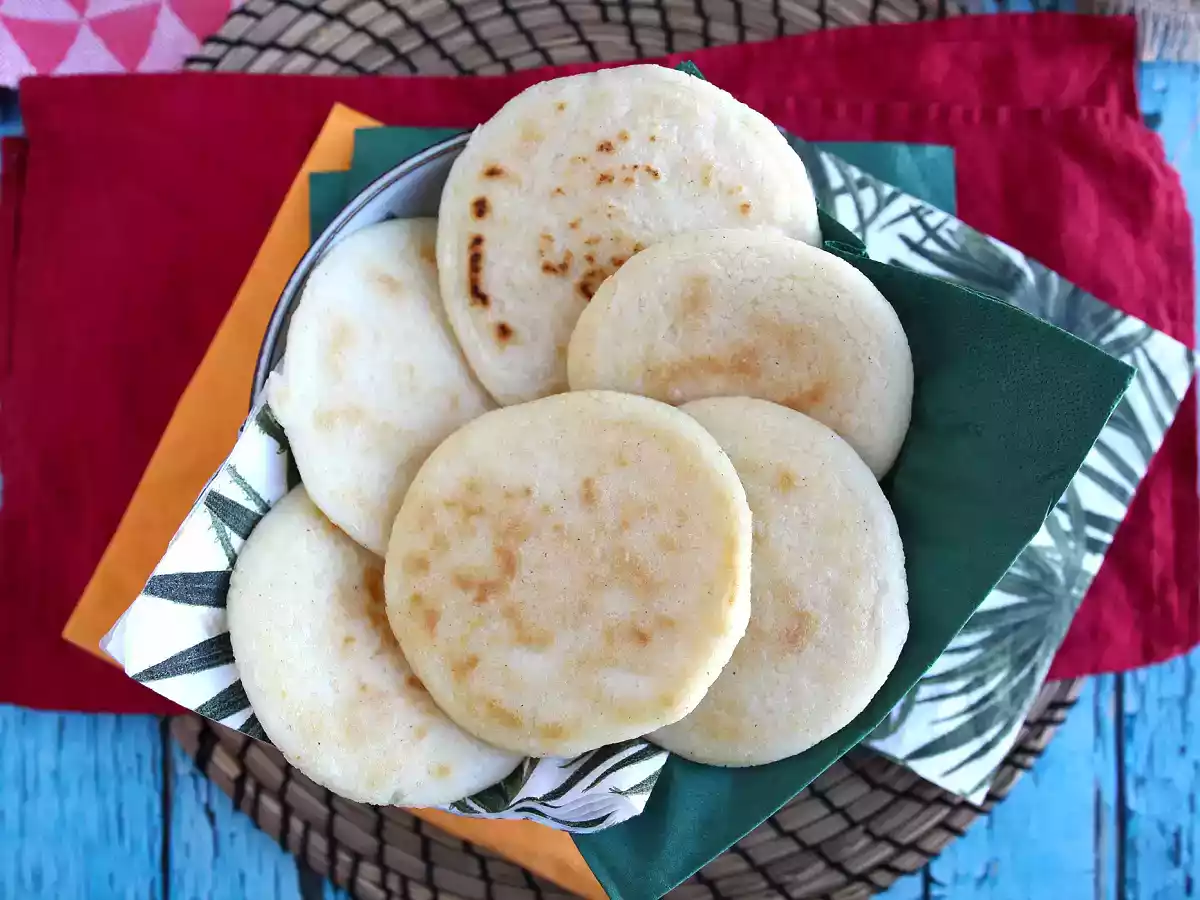 Arepas venezuelene, fără gluten, cu doar 3 ingrediente - poza 3
