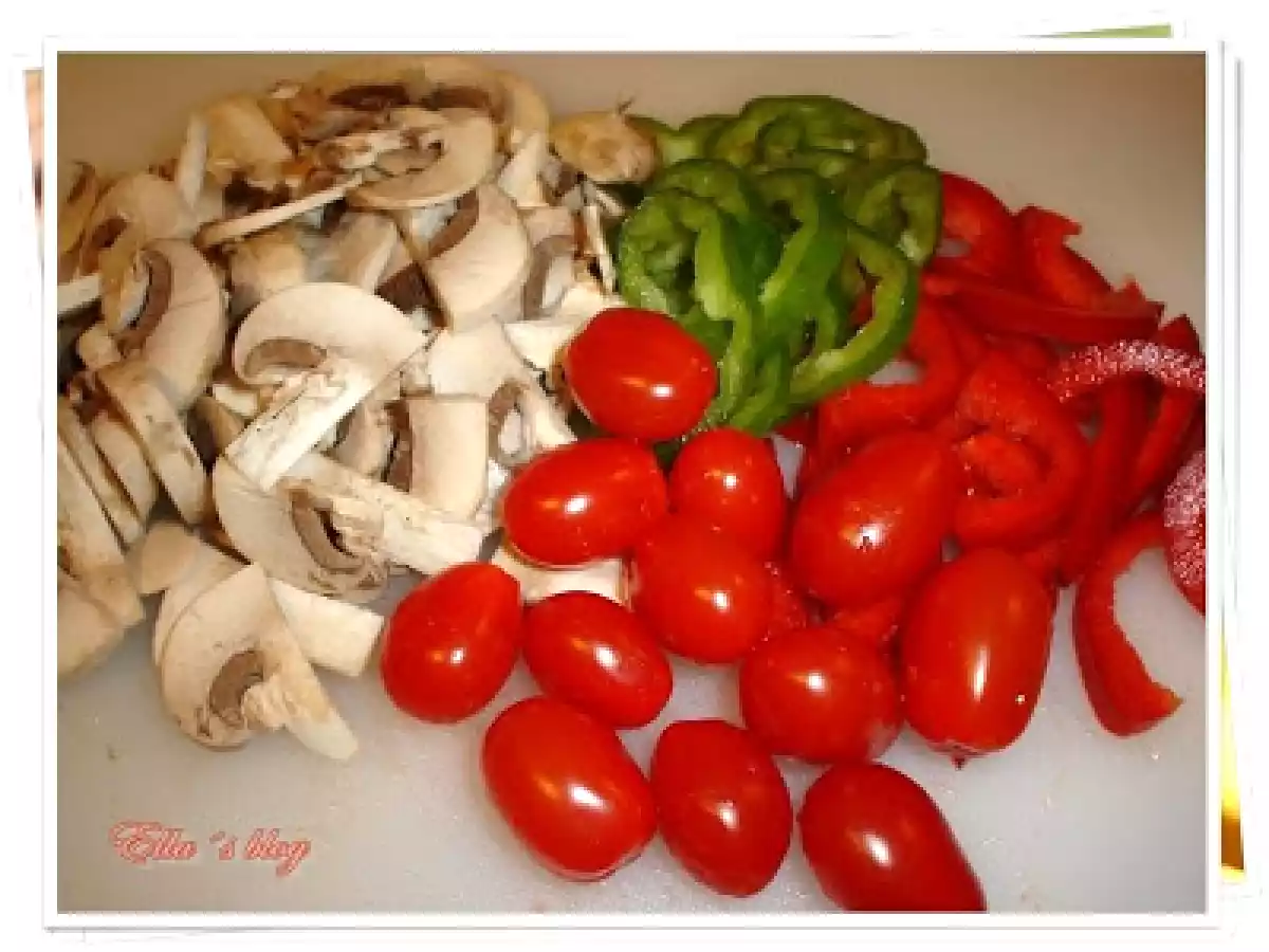 Aripi de pui cu sos de soia si legume - poza 4