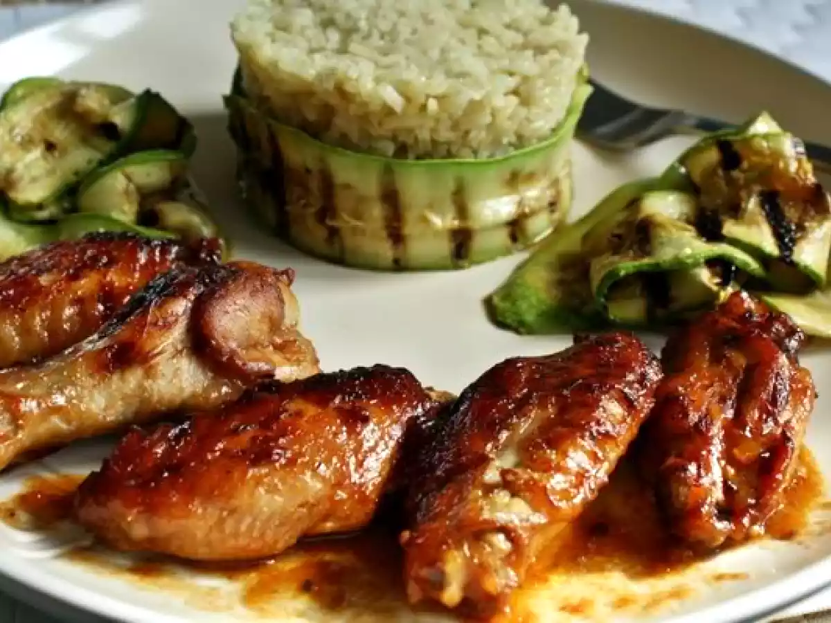 Aripioare de pui marinate, cu dovlecei marinati...