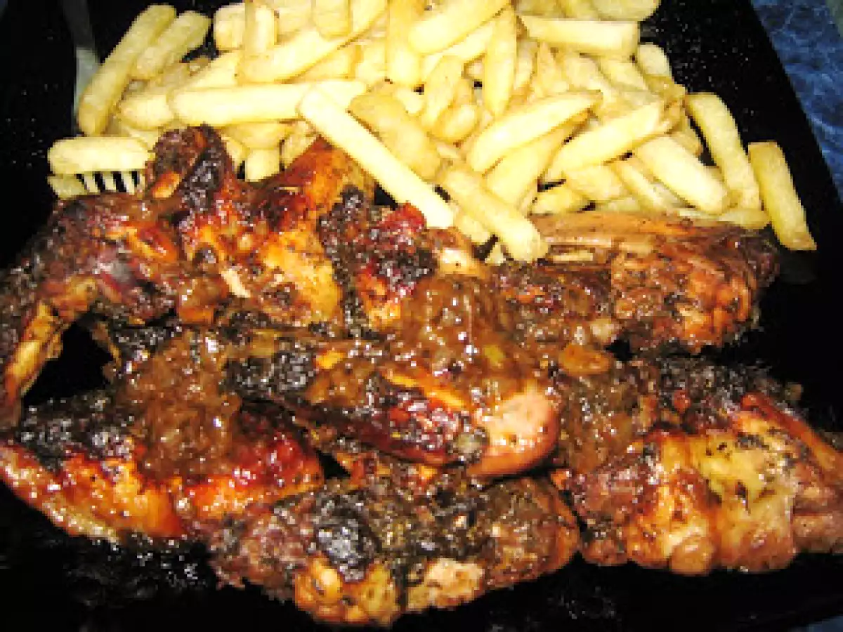 Aripioare la cuptor cu sos de ceapa si bere