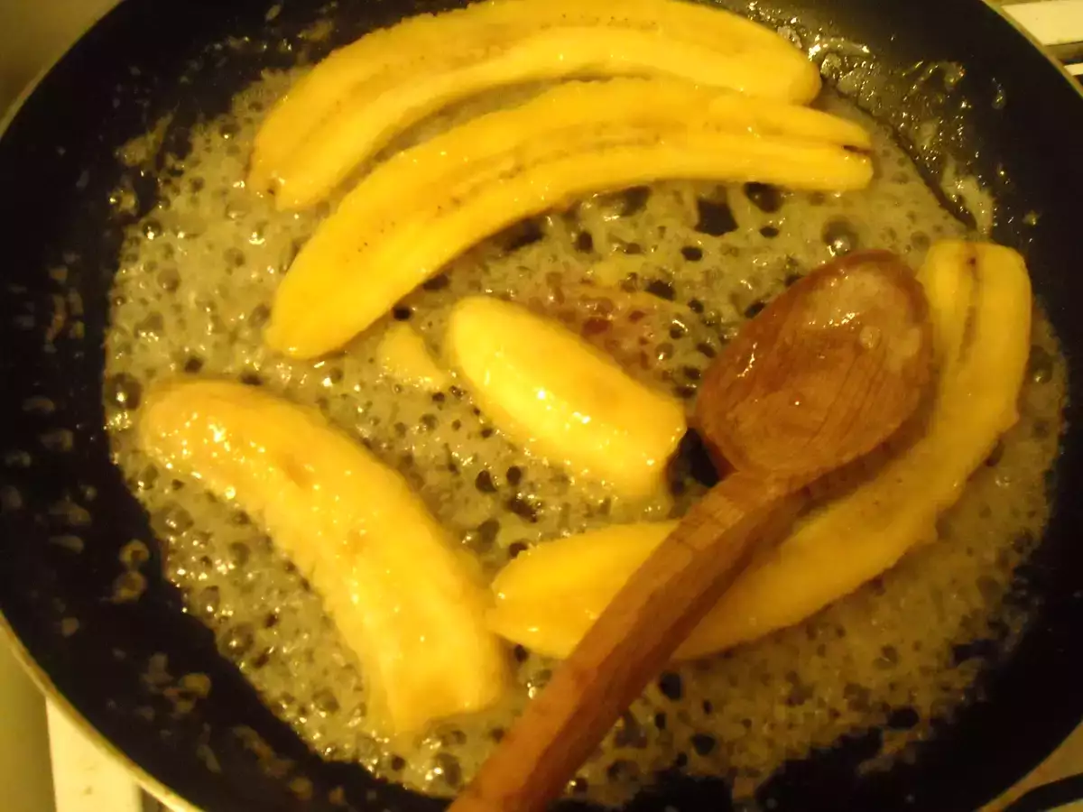 Banana caramelizata cu inghetata - poza 3